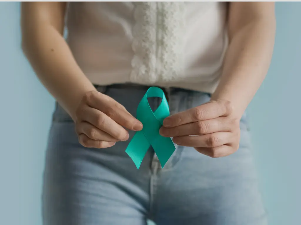 Cinta verde símbolo de prevención del cáncer cervicouterino en mujeres