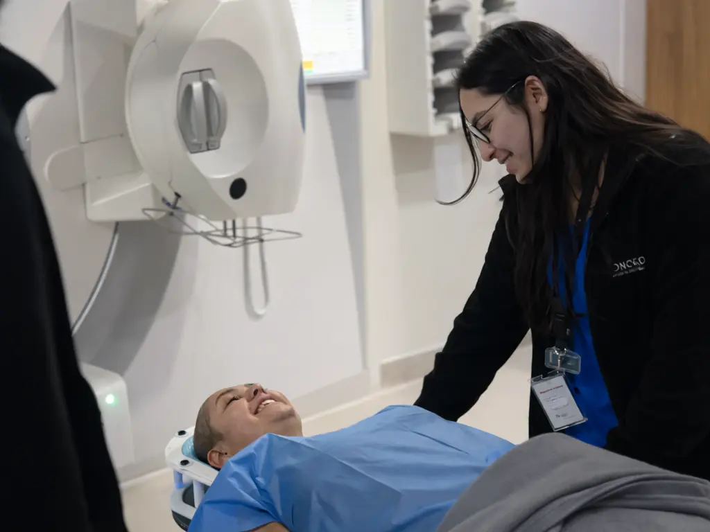 Conoce qué es la radioterapia, cómo funciona y dónde realizarla en Concepción. Infórmate y accede a tratamiento oncológico con tecnología avanzada.